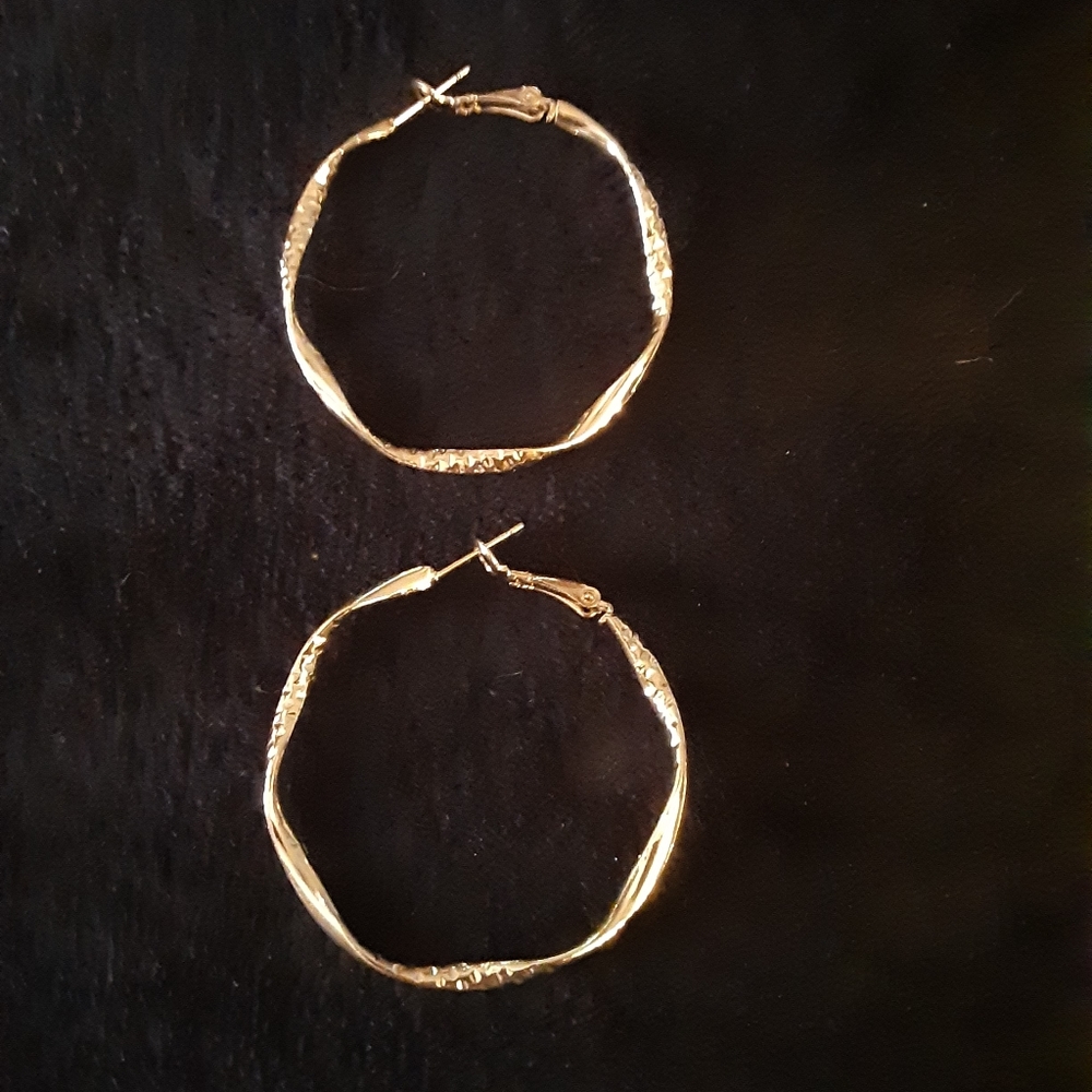 Gold Texture Twisted Hoop Earrings - Picture 6 of 7